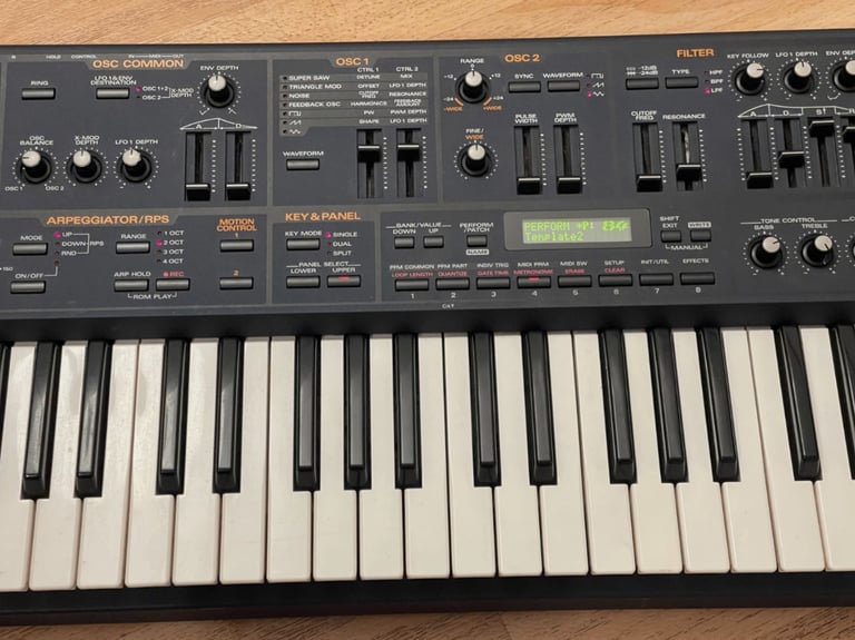 Roland JP8000 Analogue Modelling Keyboard Synthesiser The Classic SUPERSAW Synth
