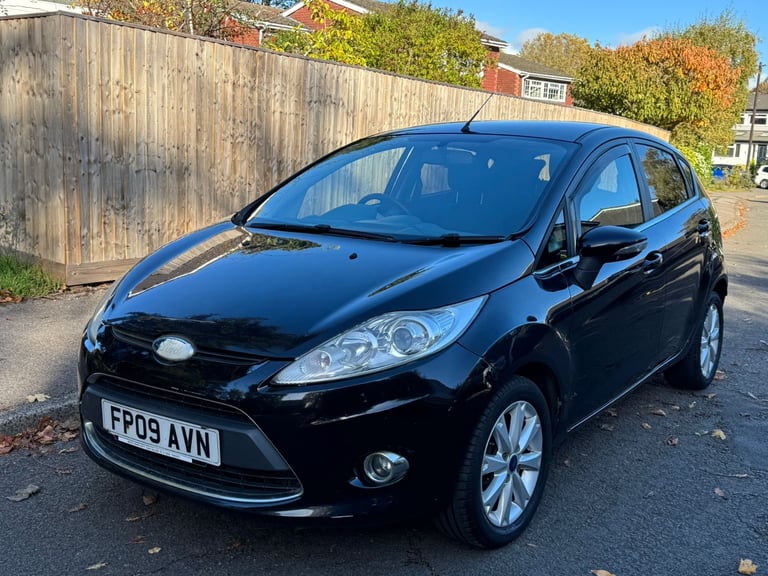 image for FORD FIESTA 1.4 ZETEC 5DR - 12 MONTHS MOT - QUICK SALE !