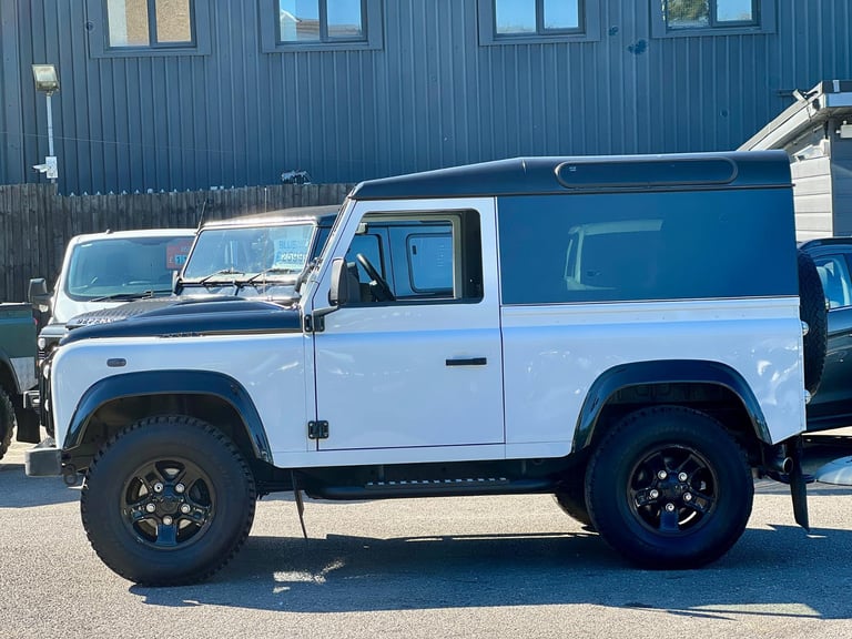 2014 Land Rover Defender 90 XS 2.2 TDCI **Masi Windows - 4 Seater - TentBox**