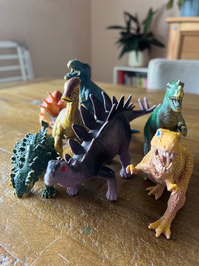 40 dinosaur toys 