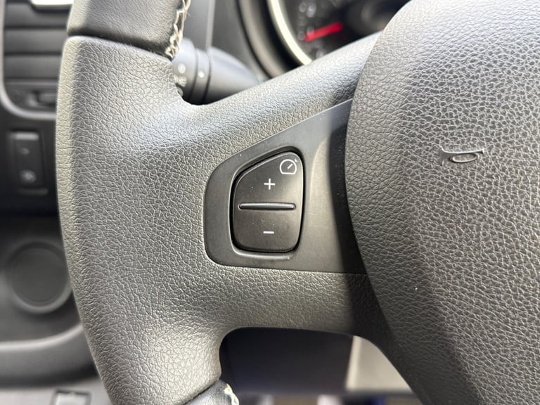 2021 Renault Trafic 2.0 dCi ENERGY 30 Sport Nav Crew Van LWB Euro 6 (s/s) 6dr WINDOW VAN Diesel M...