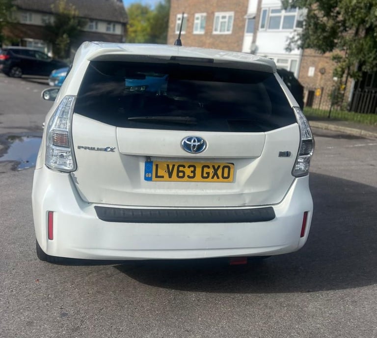 Toyota prius plus hybrid 