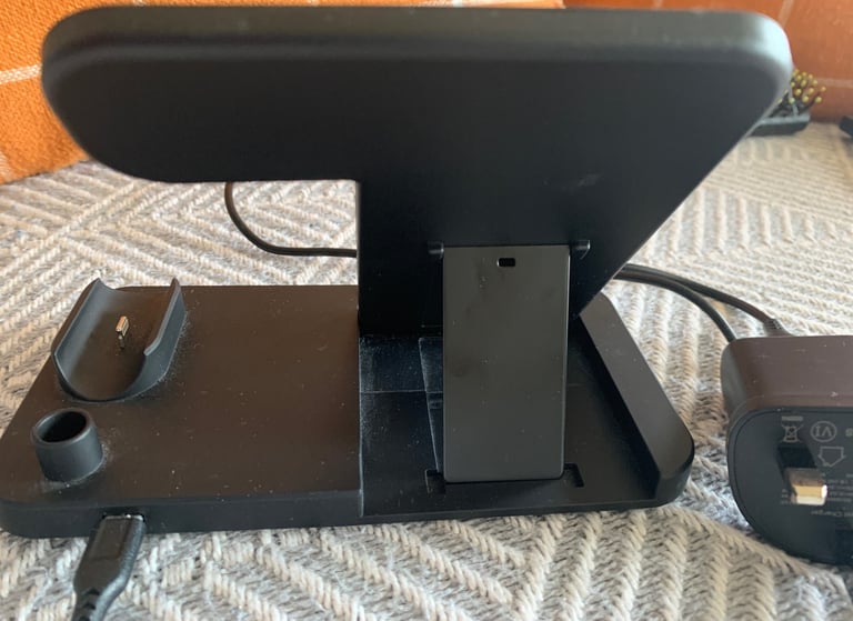 Like-New 4-in-1 Foldable Charger with USB Lead and Mains Adapter