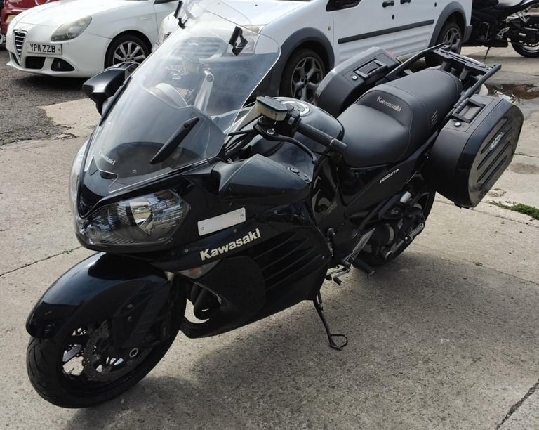 2012 12 KAWASAKI GTR1400 ZG 1400 CCF GTR 1400 HIGH SPEC GRAND TOURER FSH NEW MOT