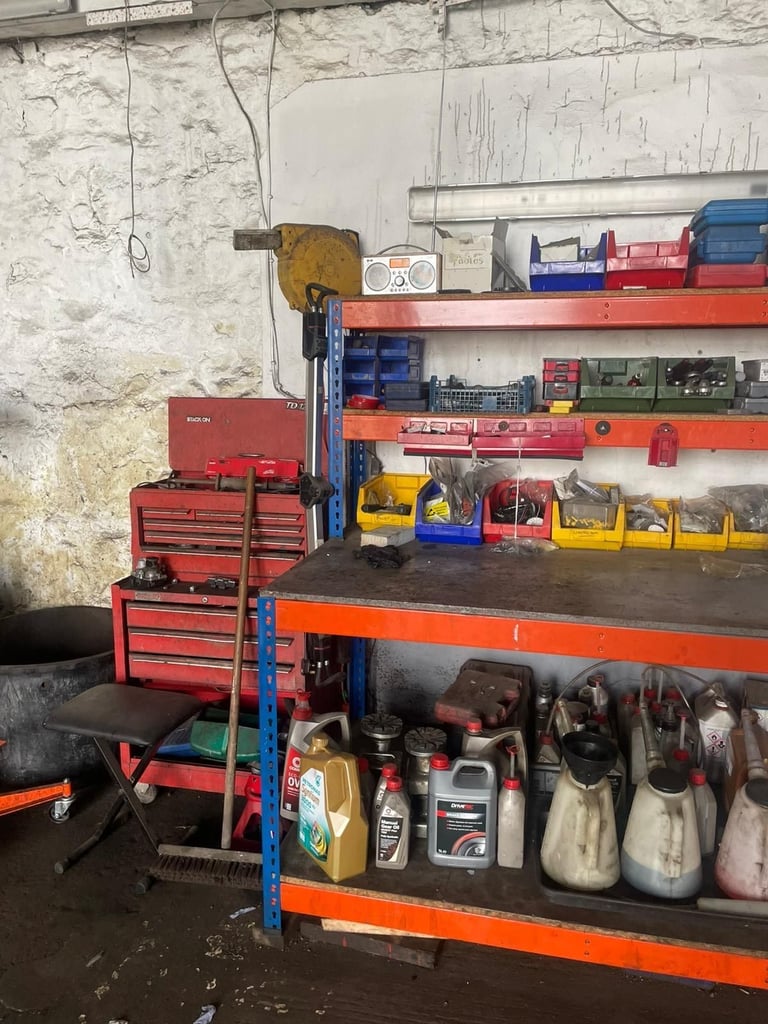 *FULLY equipped Mechanics Workshop to rent* - £1,700pcm