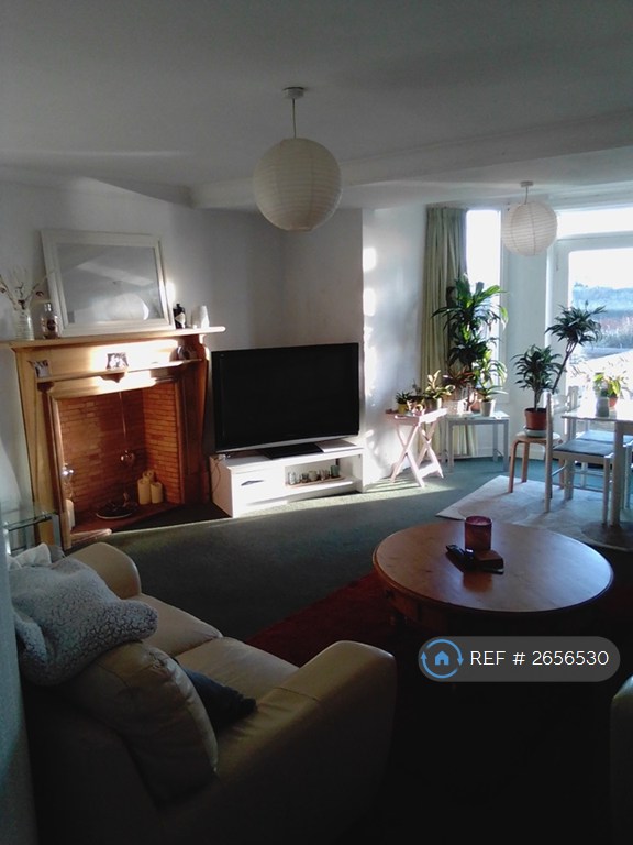 3 bedroom flat in Roseangle, Dundee, DD1 (3 bed) (#2656530)
