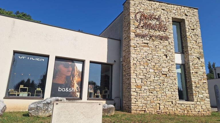 SOUTH OF FRANCE:  Pâradise 6h30 from London by train. 45 mn train to Lyon airport