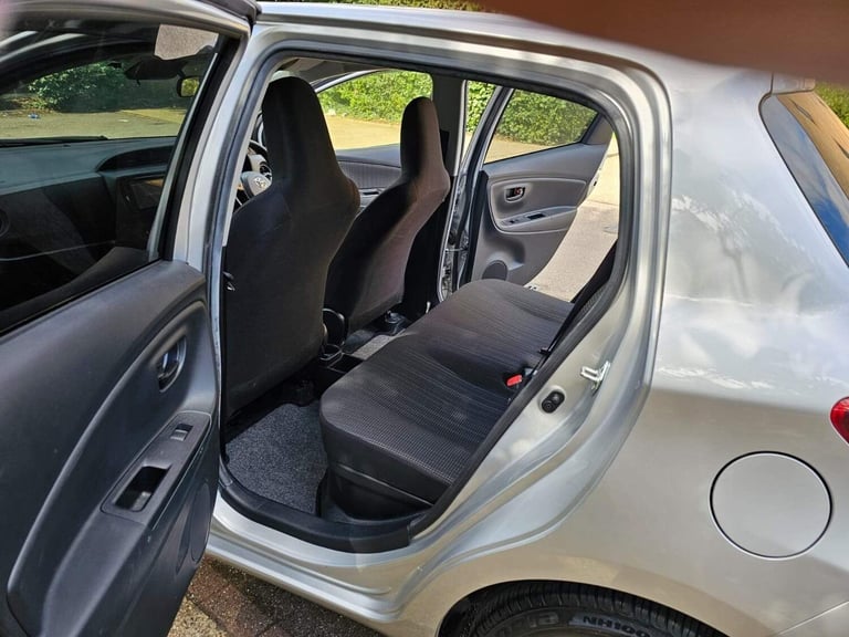 2018 Toyota Yaris 1.5 VVT-h Icon Tech E-CVT Euro 6 (s/s) 5dr Hatchback HYBRID ELECTRIC Automatic