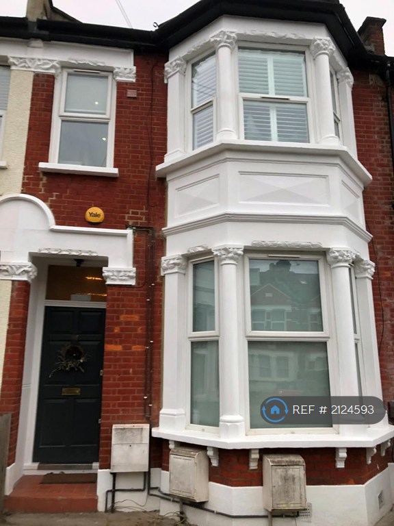 2 bedroom flat in Streatham, London, SW16 (2 bed) (#2124593)