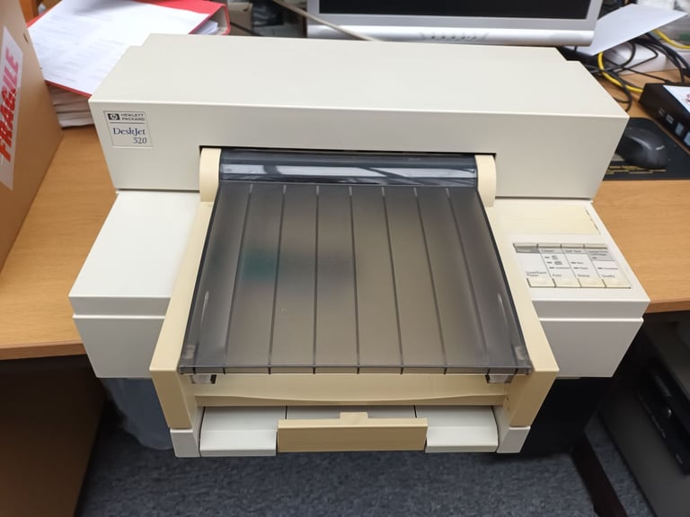 HP DeskJet 520 printer.  Hardly used.  New Ink Cartridges also available