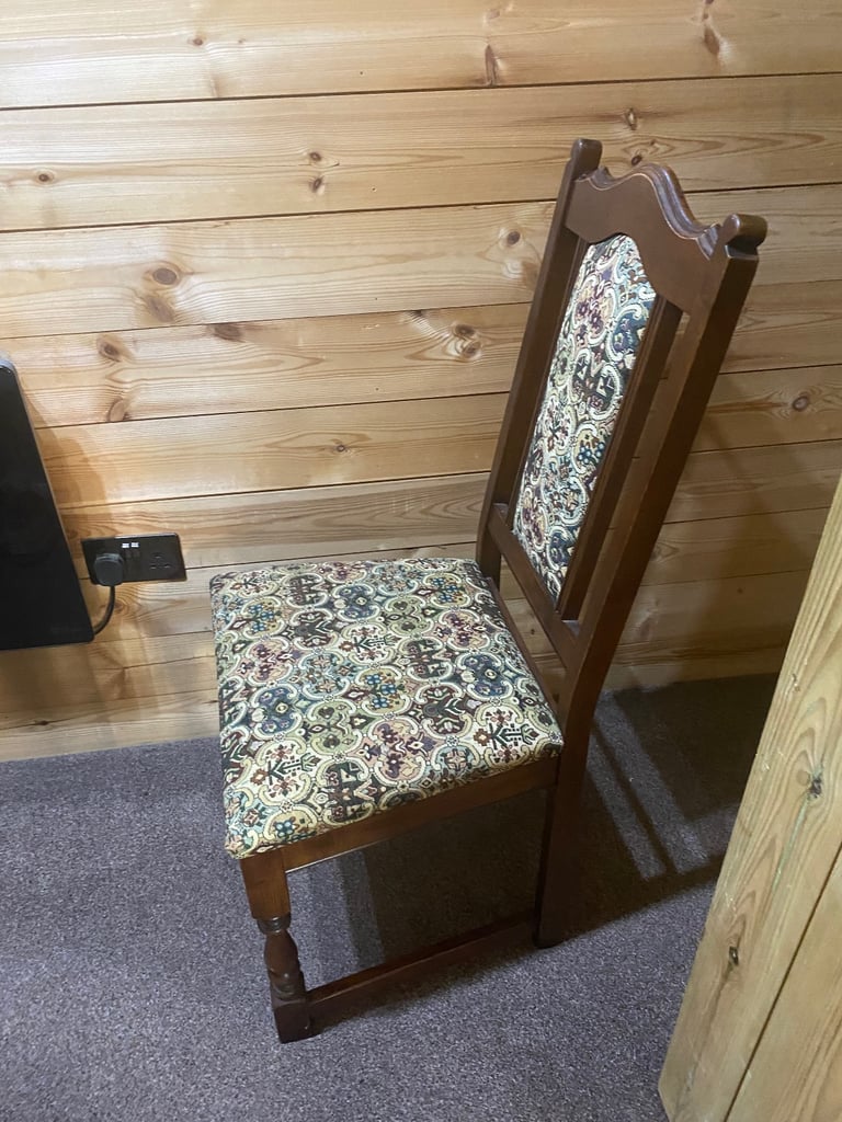 Old Charm dining table and 6 chairs 
