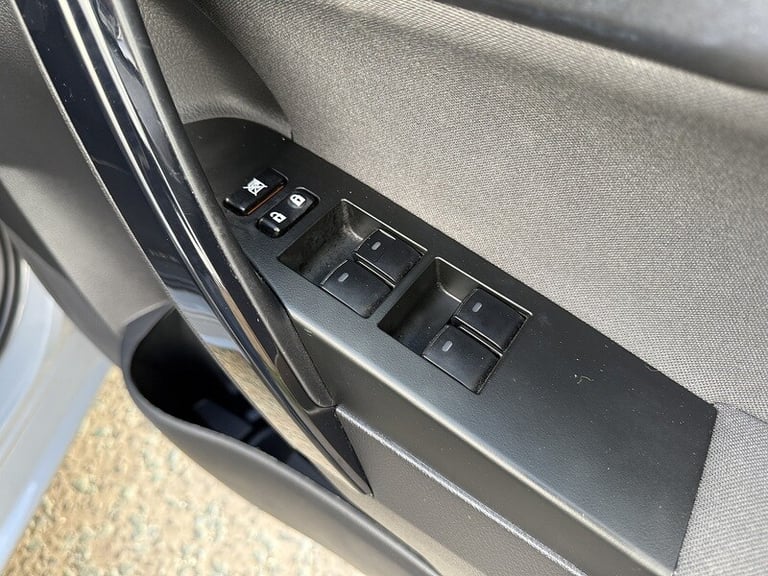 2018 Toyota Auris 1.8 Hybrid Design TSS 5dr CVT [Nav] HATCHBACK PETROL/ELECTRIC Automatic