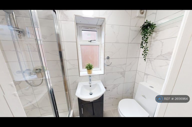 8 bedroom house in Charter Avenue, Coventry, CV4 (8 bed) (#2656964)