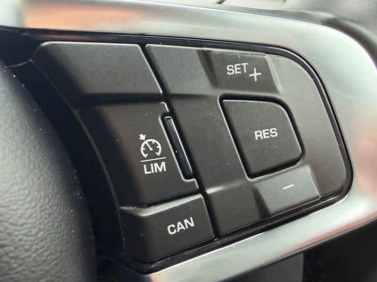 2016 Jaguar XE 2.0d R-Sport Auto Euro 6 (s/s) 4dr SALOON Diesel Automatic