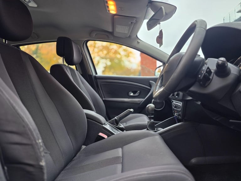 2011 Renault Megane 1.5 dCi Dynamique TomTom Euro 5 5dr HATCHBACK Diesel Manual