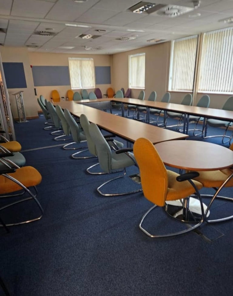 JOBLOT Office Furniture For Sale Desks Chairs Cupboards 95