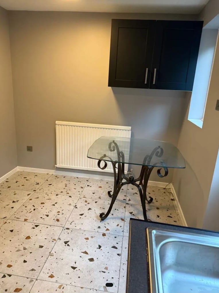 1 En-suite double bedroom. 