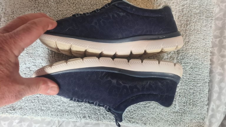 Skechers uk4 uber lightweight memory foam navy trainers, almost teo tone design 