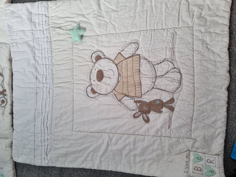 Full nursery set with rug. 