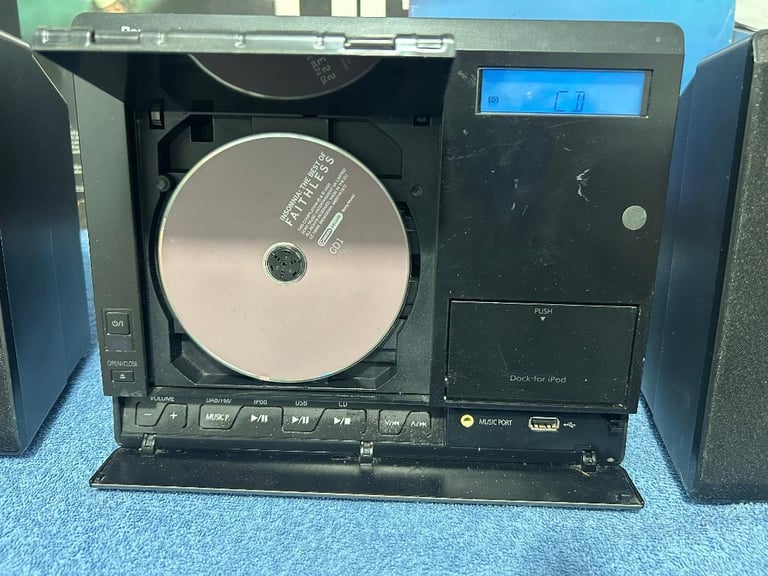 Panasonic SA-EN38 Stereo DAB / FM / CD / USB with Speakers