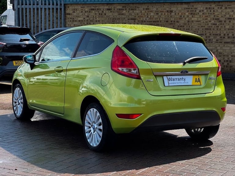 2009 Ford Fiesta 1.6 TDCi Titanium Hatchback 3 Door Squeeze Metallic Diesel Manual (110 g/km Hatc...