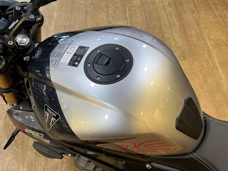 2025 Triumph Speed Triple 1200 RS PREMIUM COLOUR Petrol red 6 Speed