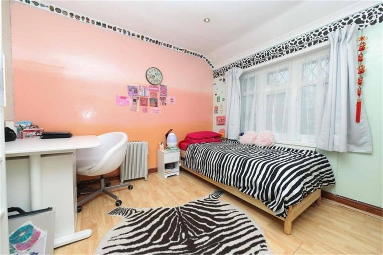 3 Bedroom Semi Detached House with On the Driveway Parking - Cullington Close, Kenton Harrow HA3 