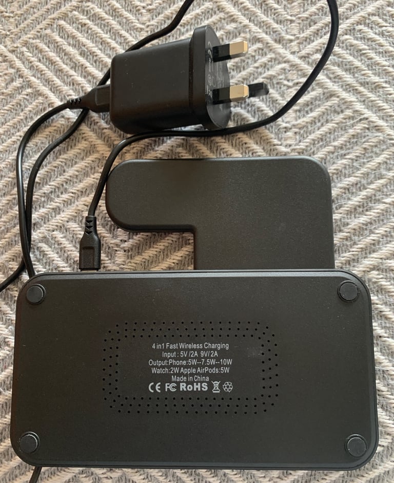 Like-New 4-in-1 Foldable Charger with USB Lead and Mains Adapter