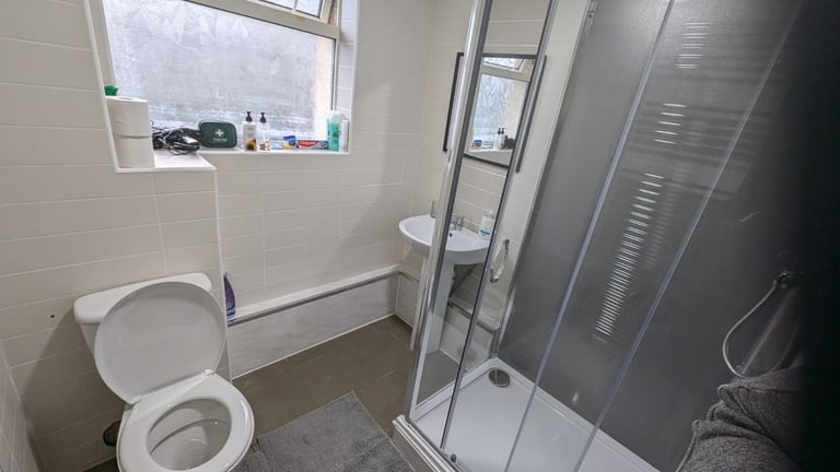 Furnished room in Johnstone- all bills included 