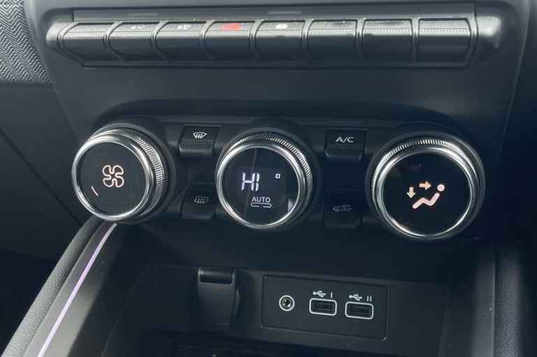 2025 Renault Clio 1.6 E-TECH techno Hatchback 5dr Petrol Hybrid Auto Euro 6 (s/s) (145 ps) Hatchb...