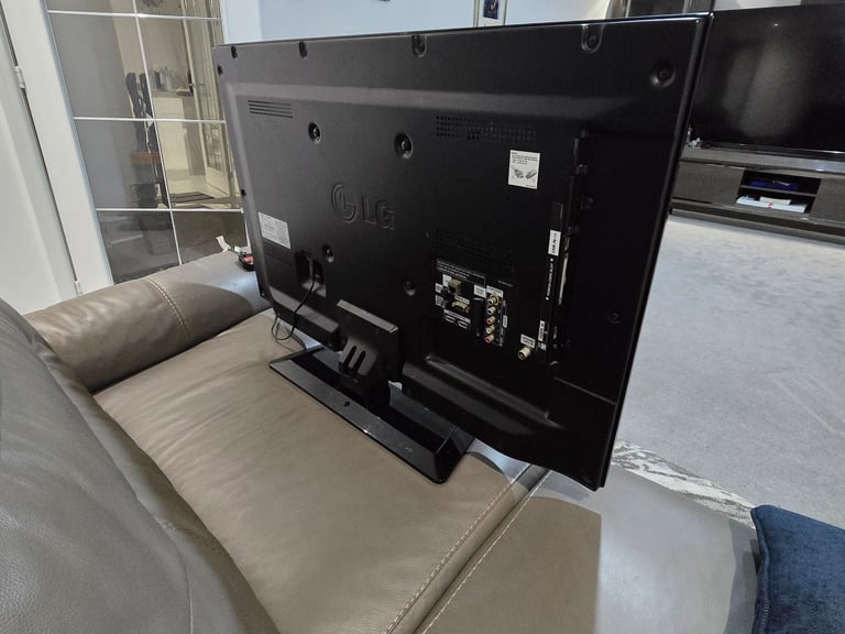 LG LCD TV screen for sale