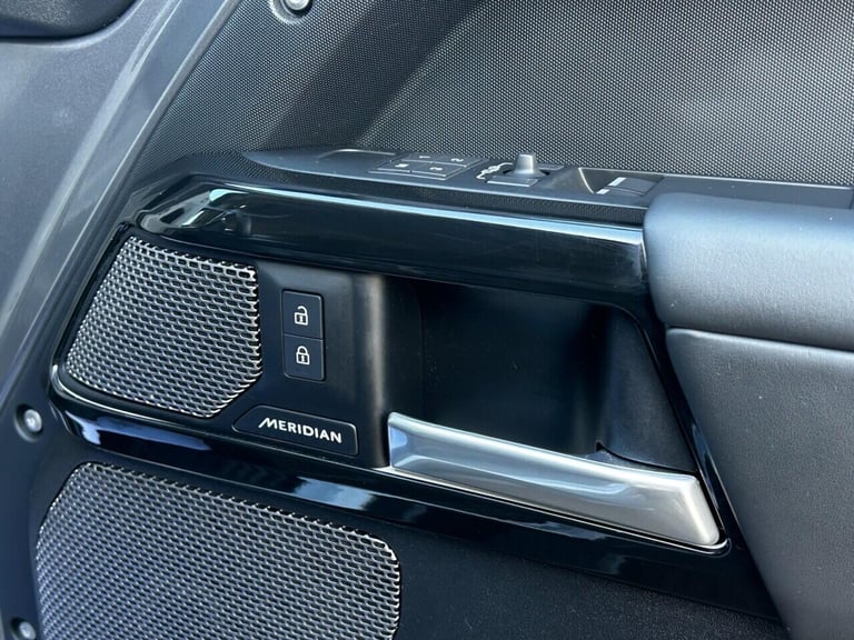 2023 Land Rover Defender 3.0 D250 Hard Top HSE Auto PANEL VAN DIESEL Automatic