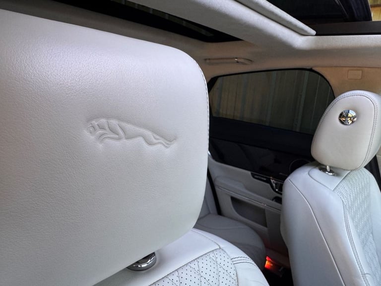2019 Jaguar XJ 3.0d V6 XJ50 Saloon 4dr Diesel Auto Euro 6 (s/s) (300 ps) Saloon Diesel Automatic