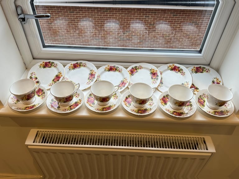 Antique Vintage Gainsborough Bone China dinner set x18