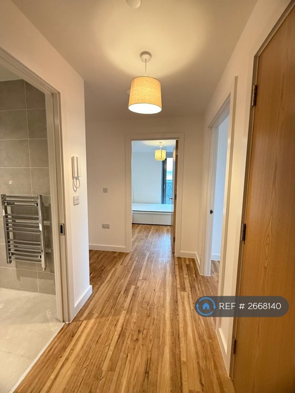 2 bedroom flat in Michigan Point Tower D, Salford, M50 (2 bed) (#2668140)
