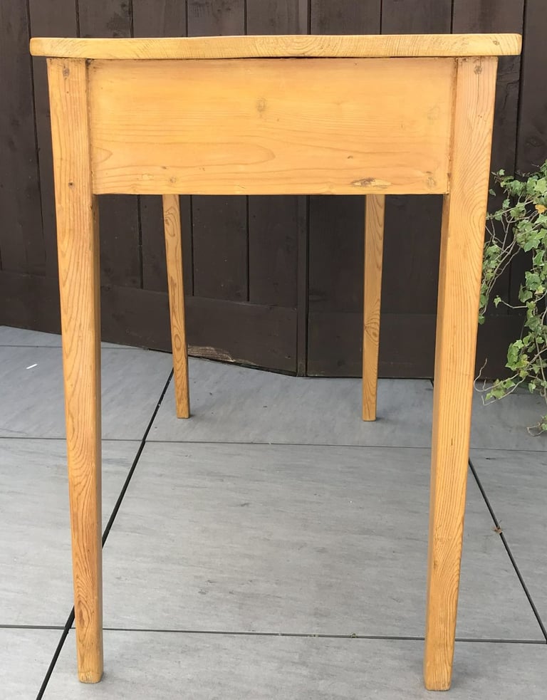 A VICTORIAN PINE SIDE TABLE