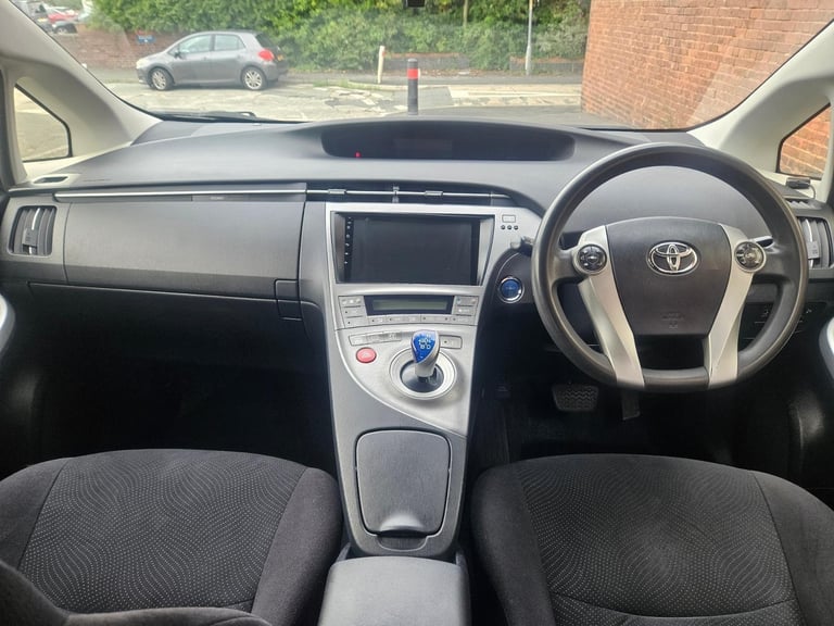 Toyota Prius 1.8 hybrid fully serviced including new batteries fitted 