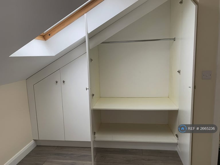 1 bedroom flat in High Street, Barnet, EN5 (1 bed) (#2665236)