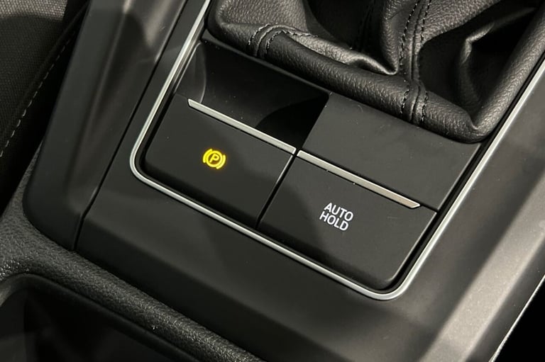 2021 21 VOLKSWAGEN GOLF 1.5 TSI LIFE HATCHBACK 5DR PETROL MANUAL EURO 6 (S/S) (1