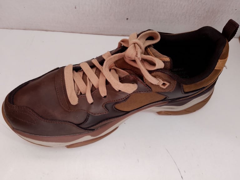 MEN'S SKECHERS TRAINER SHOES, UK 8.5, EUR 42.5, CASUAL/WALKING/HIKING/CYCLING