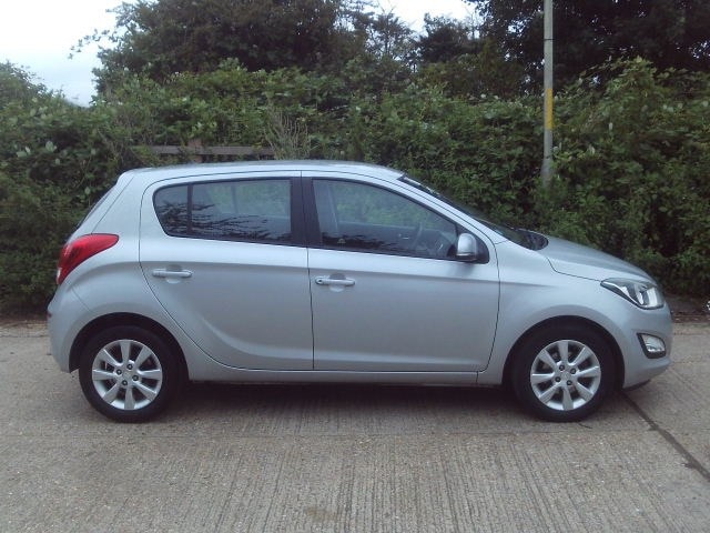 2014 Hyundai i20 1.4 Active 5dr Auto Silver 16k Miles Years MOT Warranty HATCHBACK Petrol Automatic