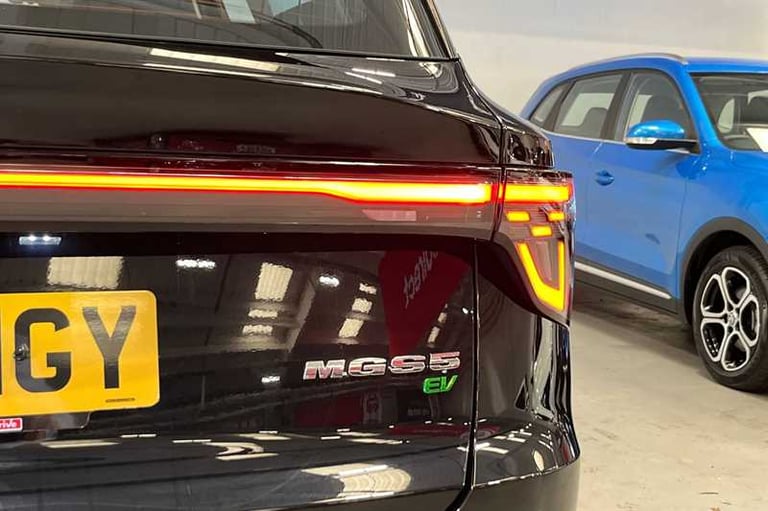 2025 MG MG S5 64kWh SE Long Range SUV 5dr Electric Auto (231 ps) SUV Electric Automatic