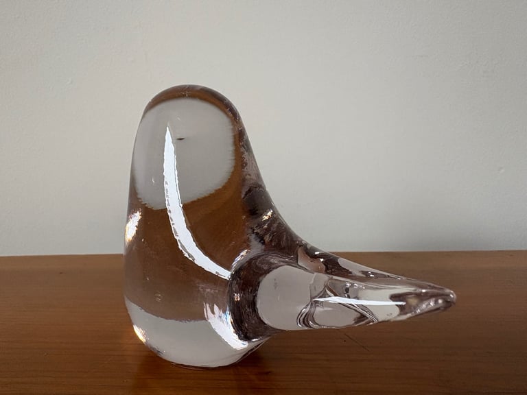 Vintage, Wedgwood, small glass bird.