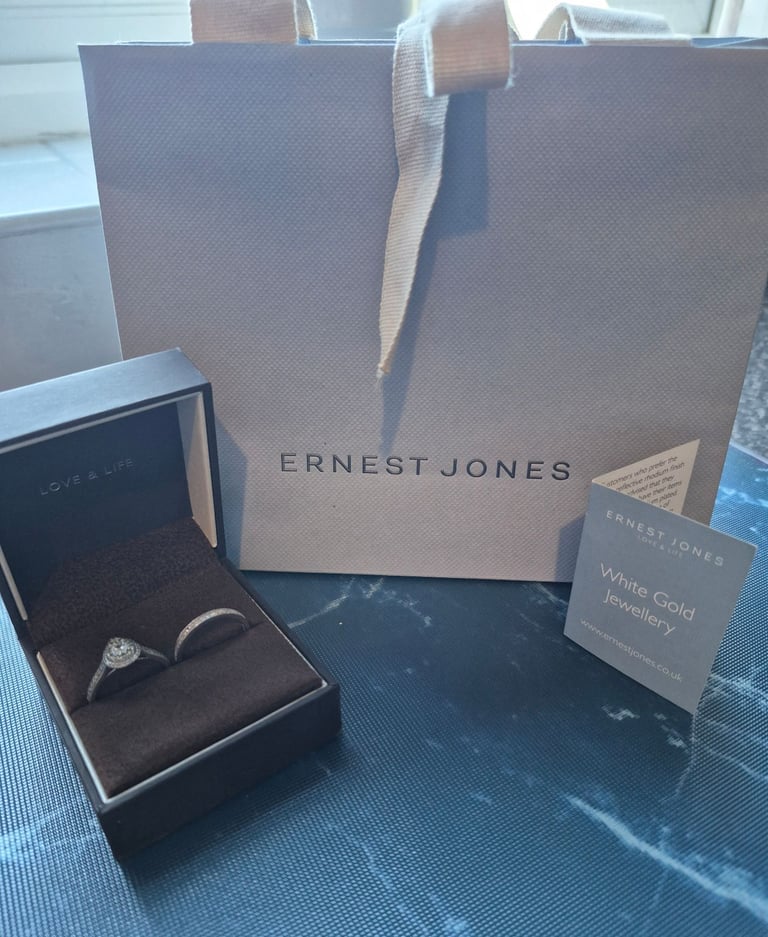 Engagement ring/Wedding ring set