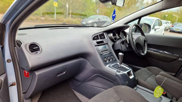 2011 Peugeot 5008