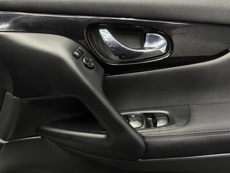 2016 Nissan Qashqai 1.2 DIG-T N-Connecta XTRON 2WD Euro 6 (s/s) 5dr HATCHBACK Petrol Automatic