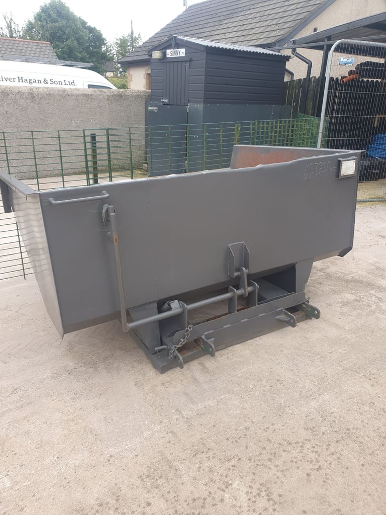 Forklift tipping skip