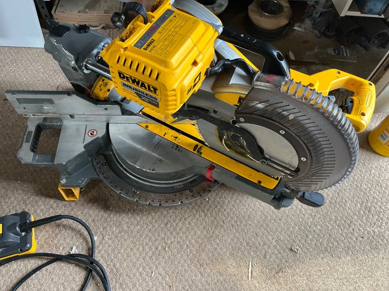 Dewalt 305mm mitre saw ((Dereham). REDUCED