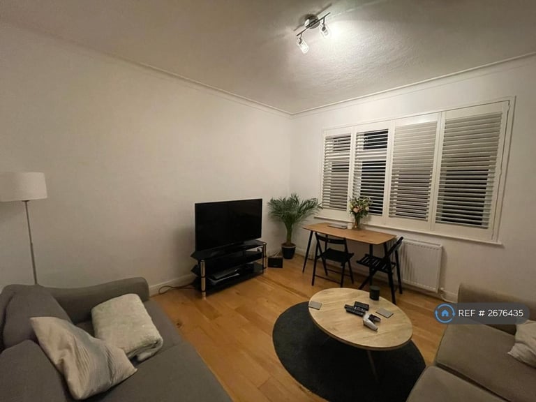 2 bedroom flat in King Edward Road, Greater London, Herts, EN5 (2 bed) (#2676435)