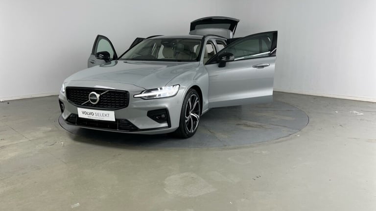 2025 Volvo V60 Plus, B4 Mild hybrid, Petrol, Dark Estate Petrol Automatic